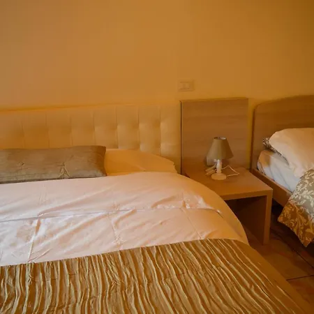 Bed and breakfast La Contrada 2*