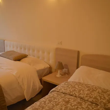 Oda ve Kahvaltı La Contrada 3*